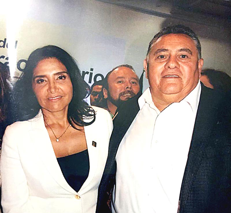 Alejandra barrales, dirigente nacional del Sol Azteca, y Arturo Ortiz Méndez ■ FOTO: LA JORNADA ZACATECAS