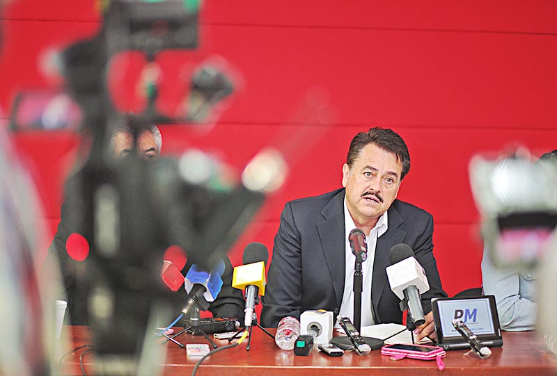 Alfredo Femat Bañuelos, comisionado político nacional del PT, este lunes ofreció una conferencia de prensa ■ FOTO: ERNESTO MORENO