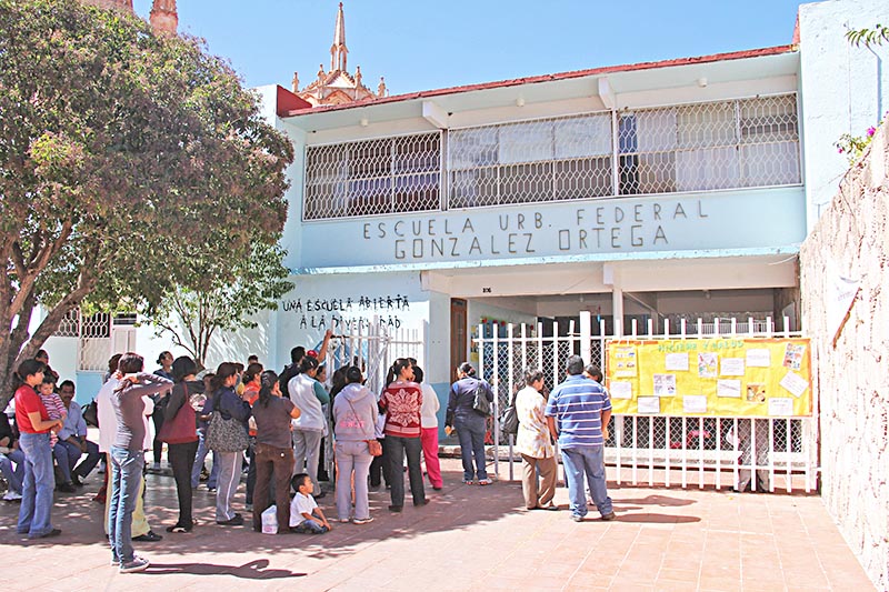 A la fecha, solamente los directivos de la Escuela Primaria J. Jesús González Ortega han otorgado una copia de la llave para que los policías puedan ingresar y prevenir o en su caso, atender el delito de robo ■ FOTO: LA JORNADA ZACATECAS