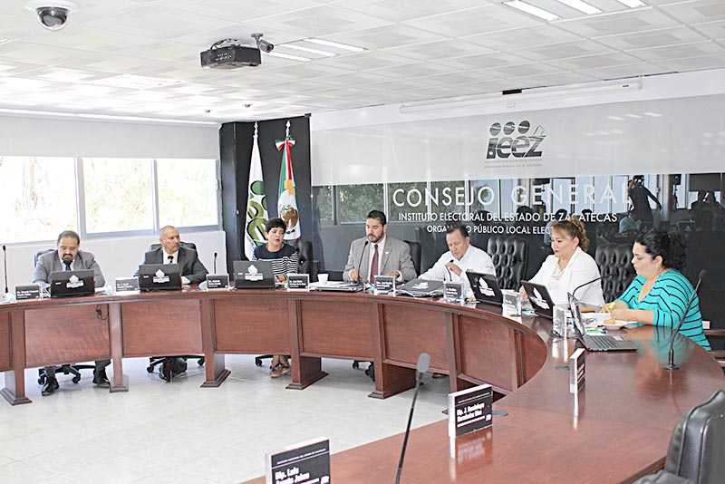 Sesión del Instituto Electoral del Estado de Zacatecas ■ FOTO: LA JORNADA ZACATECAS