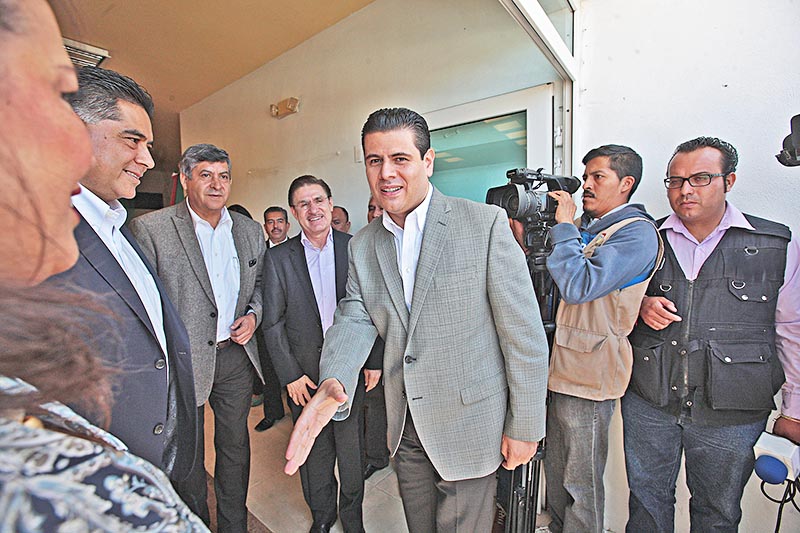 Los titulares del Poder Ejecutivo de Durango y Zacatecas en el evento realizado en Río Grande este martes ■ foto: ernesto moreno
