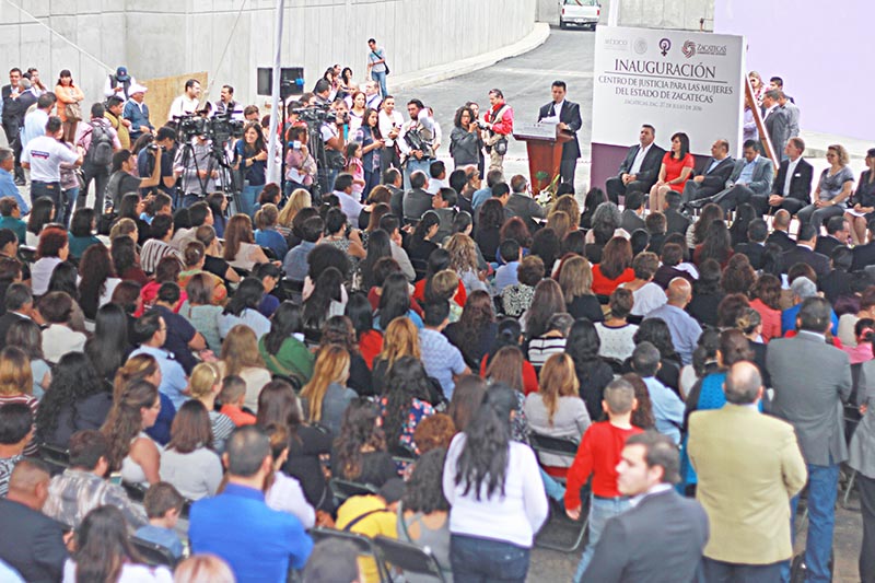 El gobernador, durante la ceremonia oficial de inauguración de las nuevas instalaciones ■ foto: andrés sánchez