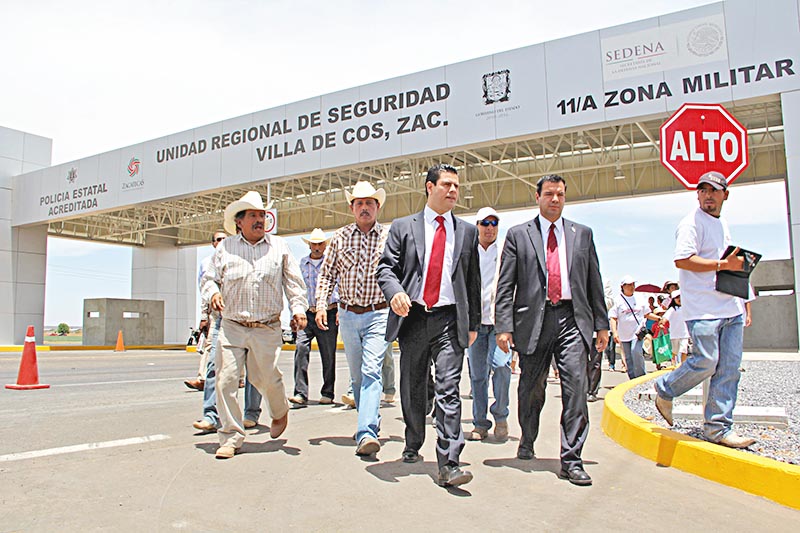 El gobernador ha destacado como un logro que durante su administración se construyeron varias Unidades Regionales de Seguridad. Imagen de mayo de 2013, durante la inauguración de la Unirse de Villa de Cos ■ FOTO: LA JORNADA ZACATECAS