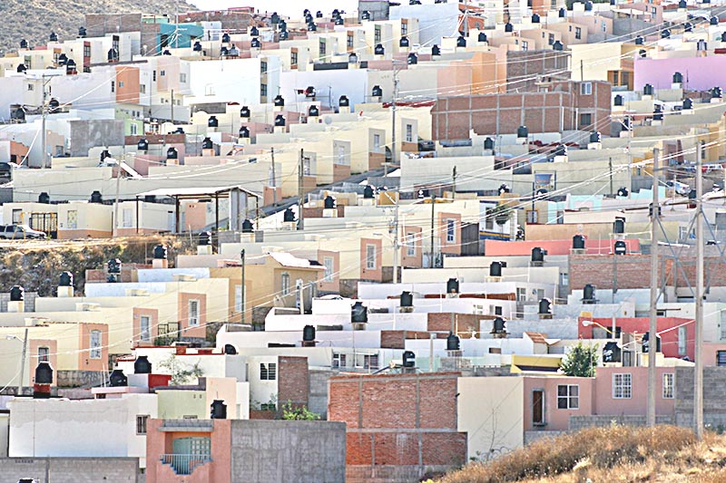 Sigue siendo imposible para muchos zacatecanos adquirir una vivienda propia, pues no cuenta con los recursos necesarios ■ foto: LA JORNADA ZACATECAS