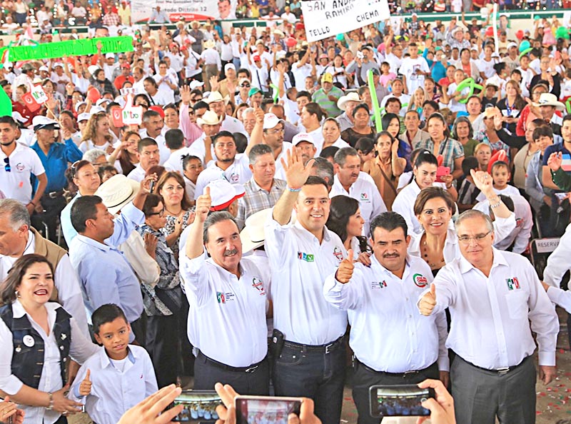 Alejandro Tello en evento proselitista, antes de la jornada electoral ■ FOTO: LA JORNADA ZACATECAS