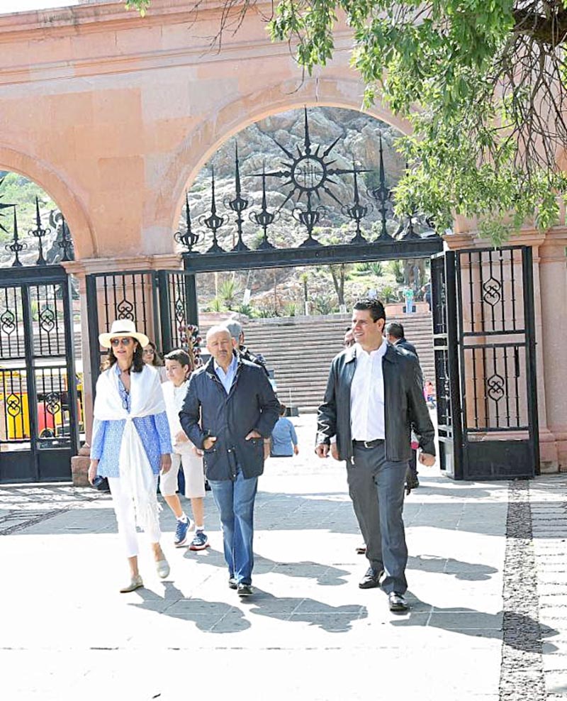 El ex presidente Carlos Salinas en compañía de su familia visitó Zacatecas ■ FOTO: LA JORNADA ZACATECAS