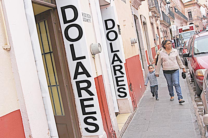 A compañías del estado les afectará las variaciones del peso frente al dólar ■ foto: andrés sánchez