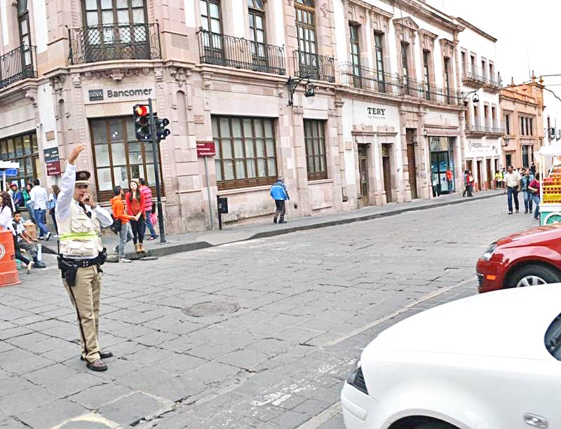 Anuncian autoridades que el próximo domingo se despejarán las calles del Centro Histórico a partir de las 6 horas ■ FOTO: LA JORNADA ZACATECAS