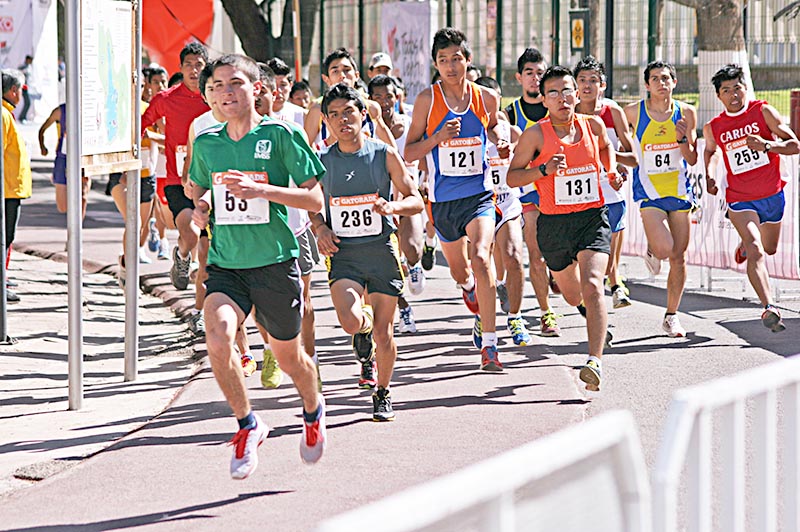 Con la práctica de diversas actividades físicas se pueden evitar padecimientos relacionados con el sedentarismo y la obesidad ■ FOTO: LA JORNADA ZACATECAS