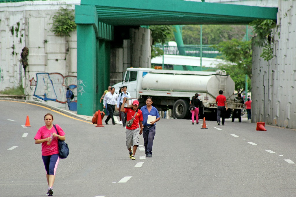 Bloqueo intermitente en Tuxtla Gutiérrez, Chiapas. Foto Cuartoscuro