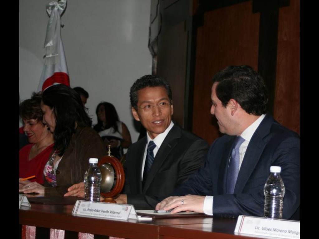 Aristóteles Núñez, jefe del SAT y Pedro Pablo Treviño, director general de Lotería Nacional. Foto tomada de la cuenta de Twitter @PedroPabloTrev