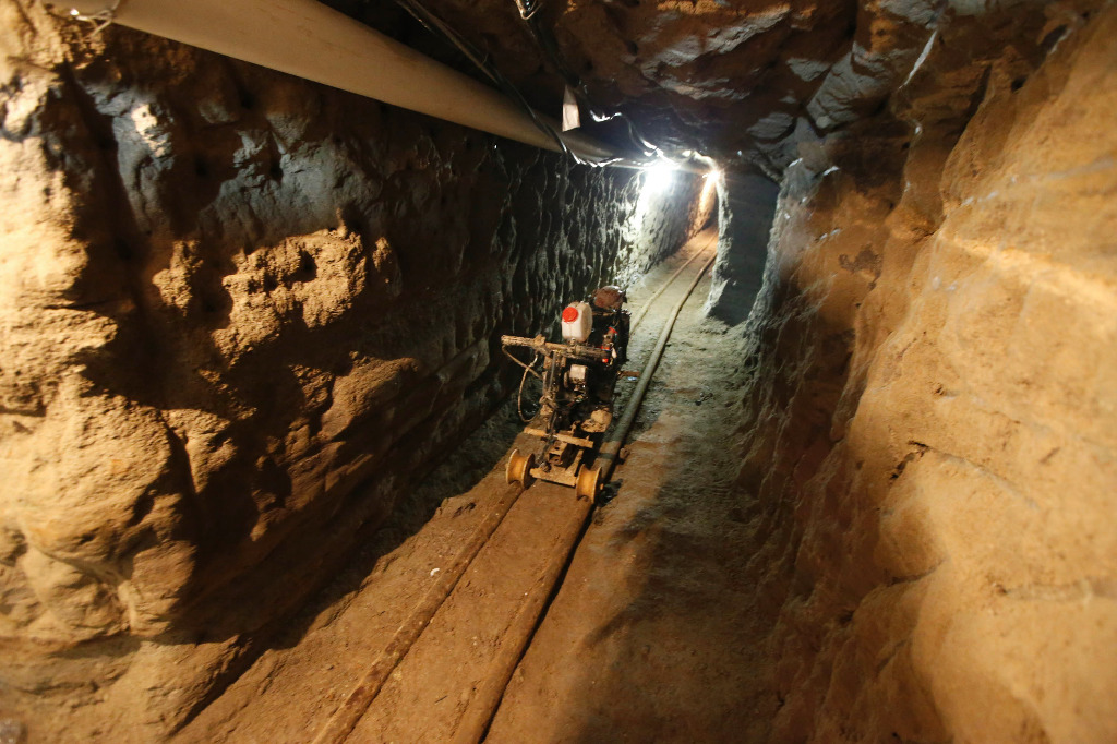 Aspecto del túnel de kilómetro y medio por donde se fugó 'El Chapo'. Foto Carlos Ramos Mamahua / Archivo