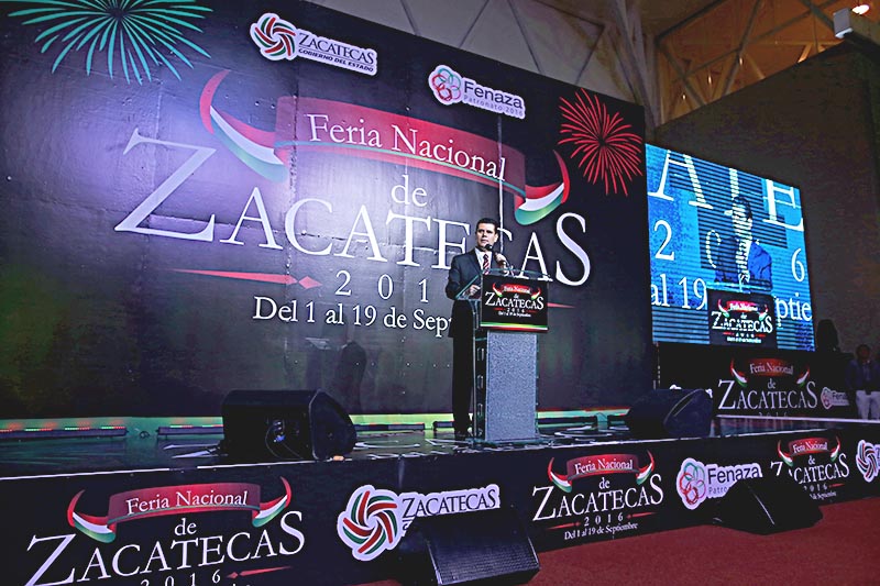 Miguel Alonso Reyes dio a conocer el programa de la Feria Nacional de Zacatecas (Fenaza) 2016,  ante representantes del Patronato de la Feria y funcionarios de su gabinete ■ fotos: andrés sánchez