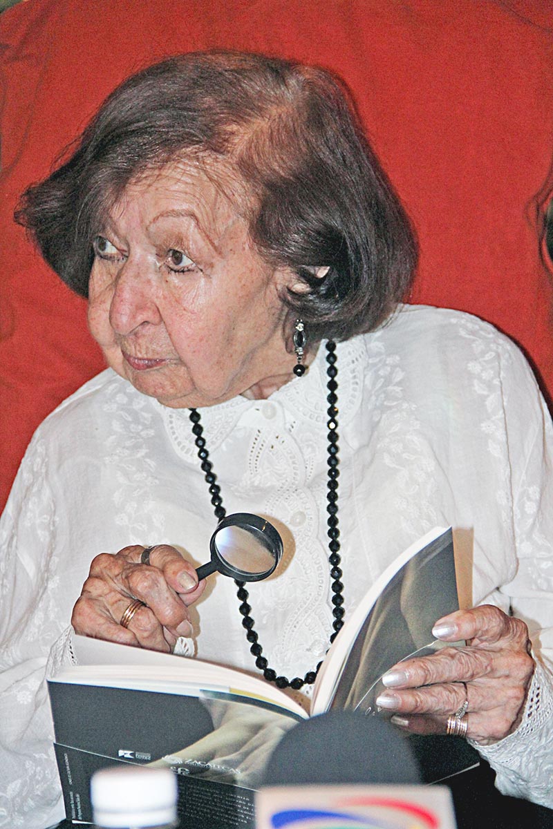 Recientemente la escritora Amparo Dávila fue reconocida por su trayectoria. El centro de lectura que llevaría su nombre sigue sin ser construido ■ FOTO: LA JORNADA ZACATECAS