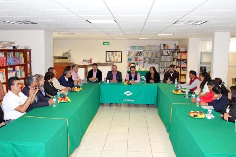 Directivos del subsistema sostuvieron una mesa de trabajo con empleados administrativos y sus representantes ■ fotos: LA JORNADA ZACATECAS