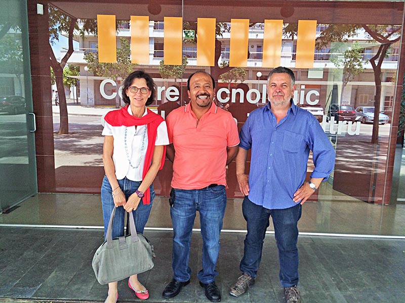 Sergio Haro Rodríguez (al centro) en compañía de investigadores europeos ■ foto: la jornada zacatecas
