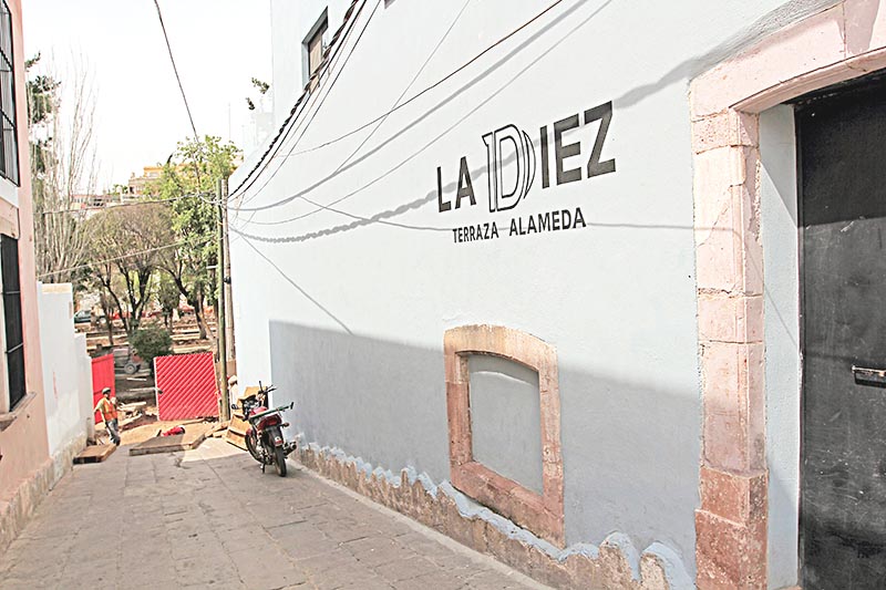 El tribunal autorizó la solicitud de cambio de domicilio de la Alameda Trinidad García de la Cadena, donde se ubica el bar La Diez ■ foto: ernesto moreno
