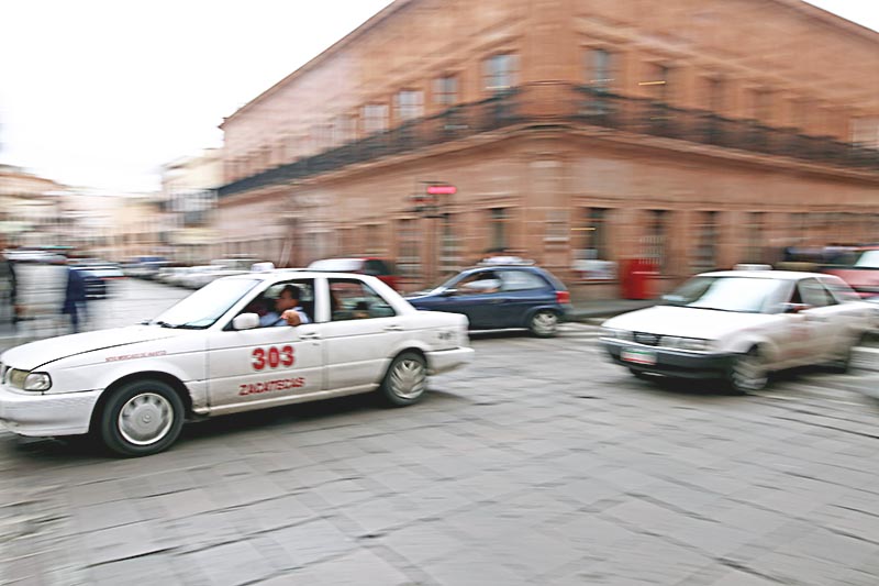 Los taxistas de Zacatecas compiten de forma honesta para beneficio de sus familias, señala representante de este gremio ■ FOTO: ANDRÉS SÁNCHEZ