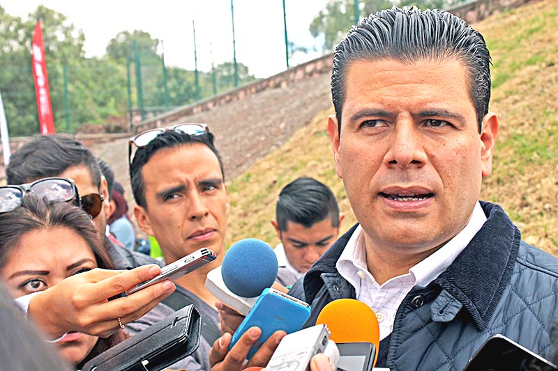 El gobernador Miguel Alonso brindó una entrevista colectiva ■ FOTO: RAFAEL DE SANTIAGO