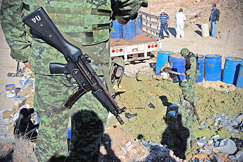 De forma permanente, la Secretaría de la Defensa Nacional combate de manera frontal la producción y trasiego de drogas ■ foto: la jornada zacatecas