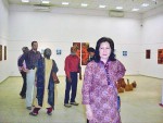 Gómez, en la inauguración de su exposición individual ‘Ahemedabad’, en India, en 2011. Foto: Cortesía de la pintora