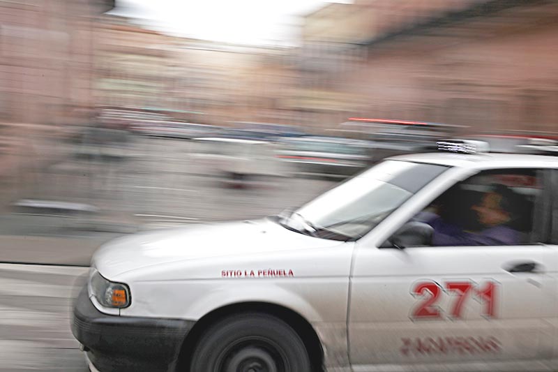 Preocupa a los taxistas zacatecanos la entrada de servicios como Uber ■ foto: andrés sánchez