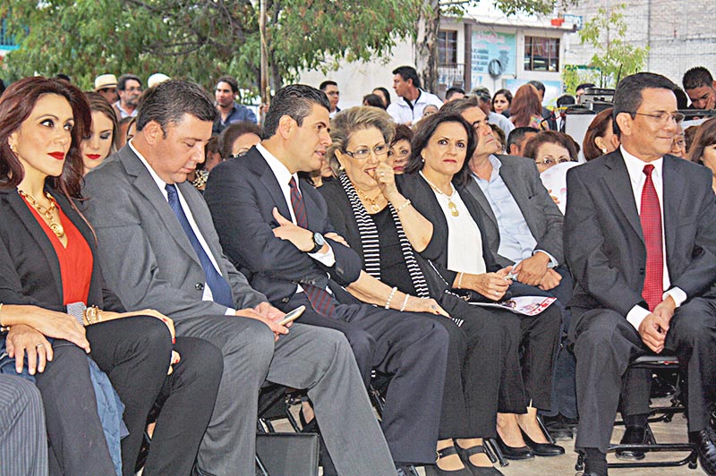 El gobernador del estado y familiares del músico asistieron al evento ■ FOTOS: SUSANA ZACARÍAS