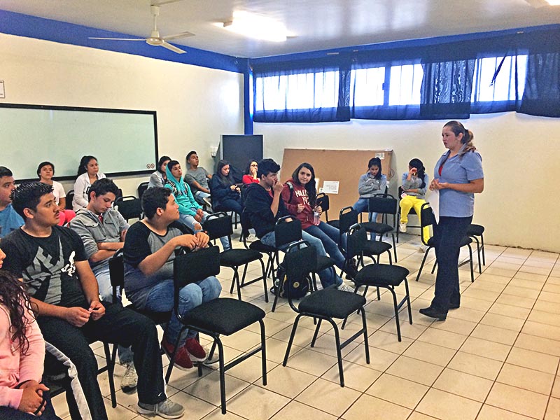 Una de las actividades más importantes que se realizan es la de capacitar a los mismos estudiantes como promotores de la salud mediante talleres, informan ■ foto: la jornada zacatecas