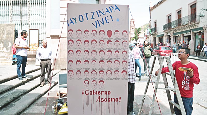Fueron múltiples las expresiones para recordar a los alumnos normalistas de Ayotzinapa ■ fotos: MIGUEL áNGEL NúÑEZ