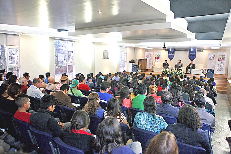 Asisten docentes del CIDE y la UNAM a panel sobre la responsabilidad de los gobiernos locales ■ FOTO: ERNESTO MORENO
