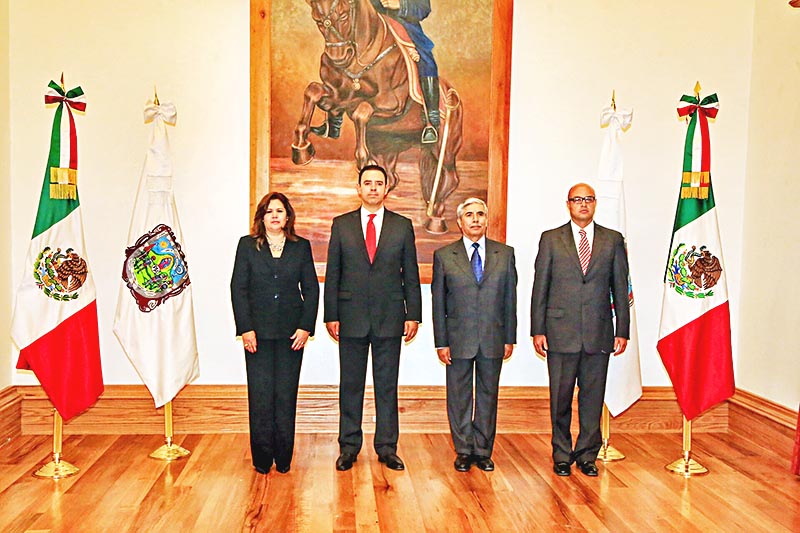 El acto protocolario se verificó la noche de este domingo en Palacio de Gobierno ■ foto: la jornada zacatecas