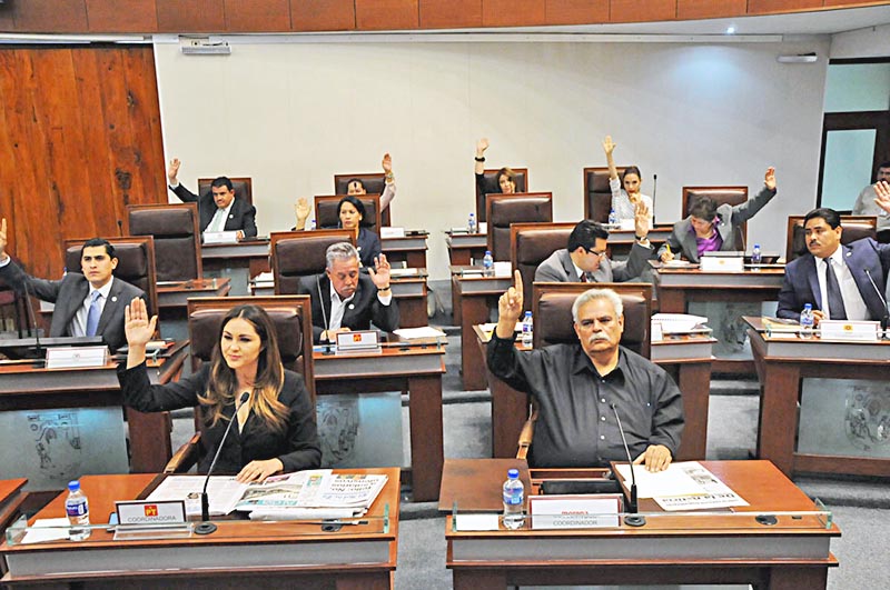El primero en referirse al tema fue Luis Medina, durante la sesión legislativa de este jueves ■ FOTO: LA JORNADA ZACATECAS