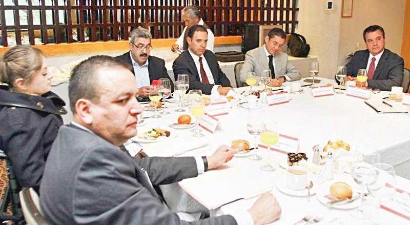 Alejandro Tello se reunió con legisladores federales zacatecanos ■ foto: LA JORNADA ZACATECAS