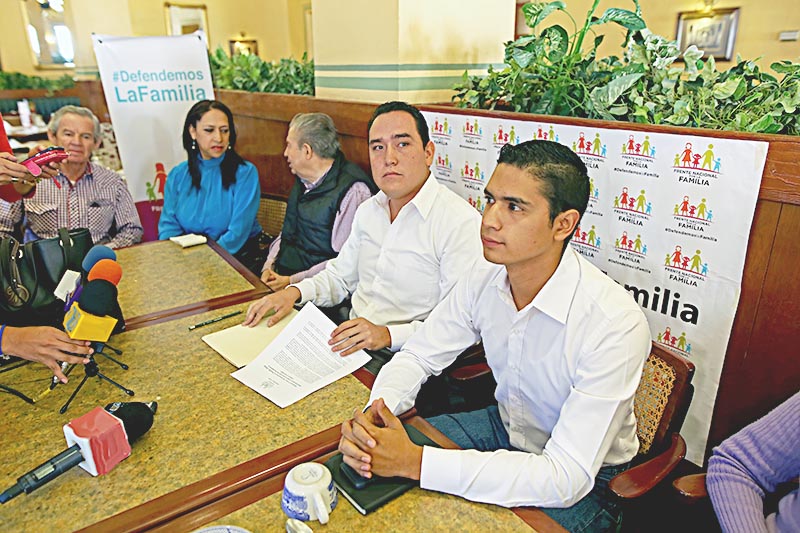 integrantes del Frente Nacional por la Familia ofrecieron este jueves una rueda de prensa para exponer sus conceptos ■ FOTO: ANDRES SÁNCHEZ