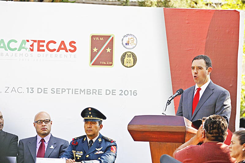 Este martes, el gobernador Alejandro Tello encabezó la ceremonia del 169 aniversario de la batalla de Chapultepec, en el monumento a los Niños Héroes en la capital zacatecana ■ FOTO: ERNESTO MORENO