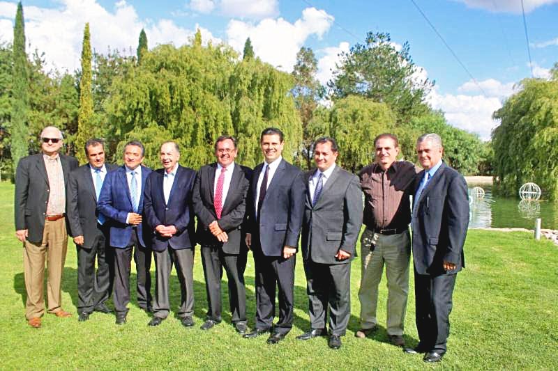 El gobernador Miguel Alonso se reunió con empresarios y líderes del ramo ■ foto: la jornada zacatecas
