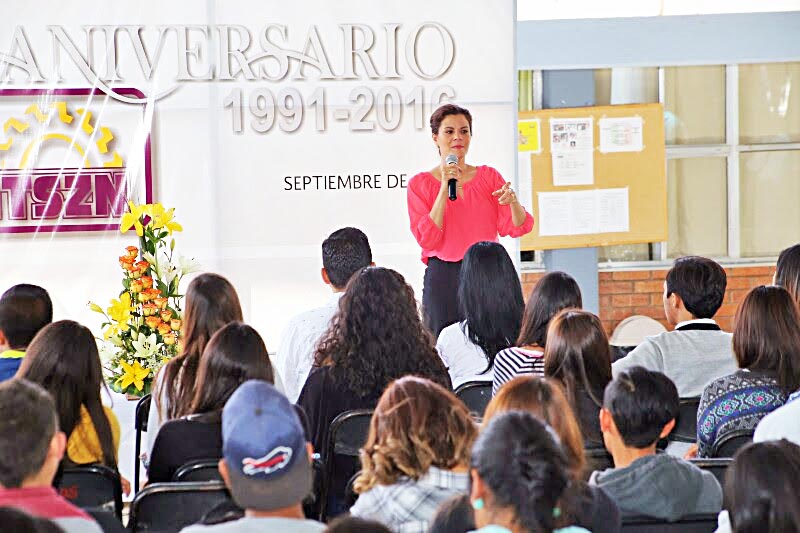 El plantel educativo cumple 25 años de labor en la zona norte de la entidad, y la presidenta del Sistema lo celebró con el alumnado ■ FOTO: LA JORNADA ZACATECAS