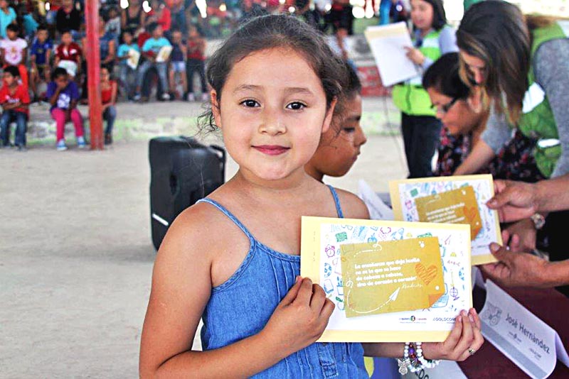 Las becas otorgadas son un reconocimiento al esfuerzo de los alumnos durante el ciclo escolar 2015–2016 ■ FOTOS: LA JORNADA ZACATECAS