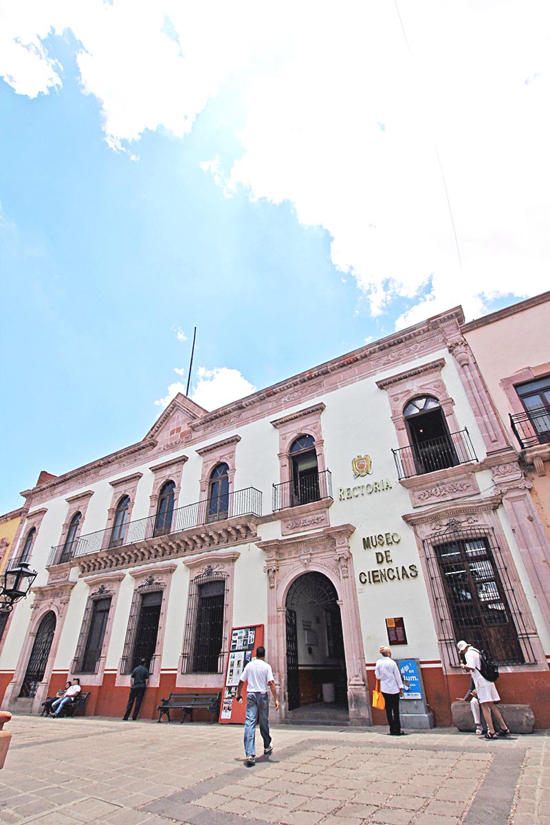 Busca el Sindicato de Trabajadores de la Universidad Autónoma de Zacatecas quedar incluido en cargos de dirección. Imagen de la Rectoría ■ foto: la jornada zacatecas
