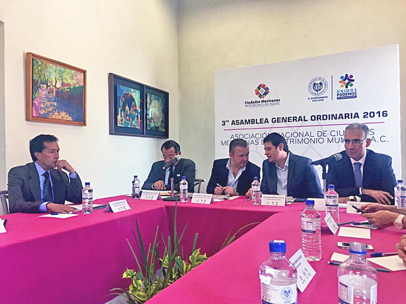 Asamblea con integrantes de la Asociación Nacional de Ciudades Mexicanas del Patrimonio Mundial (Ancmpm) ■ foto: la jornada zacatecas