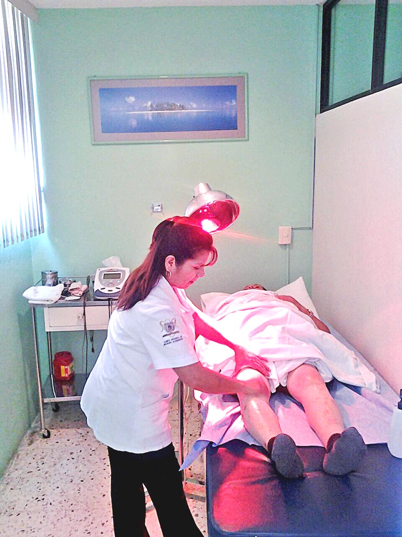 Aspecto de la terapia que se realiza en la clínica ■ FOTO: LA JORNADA ZACATECAS