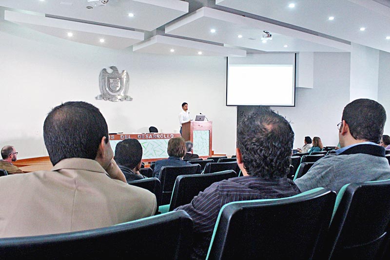 Se dictó la conferencia magistral “Ecología Política del Extractivismo minero en México”, a cargo de Gian Carlo Delgado Ramos, del Centro de Investigaciones Interdisciplinarias en Ciencias y Humanidades de la UNAM ■ FOTO: LA JORNADA ZACATECAS