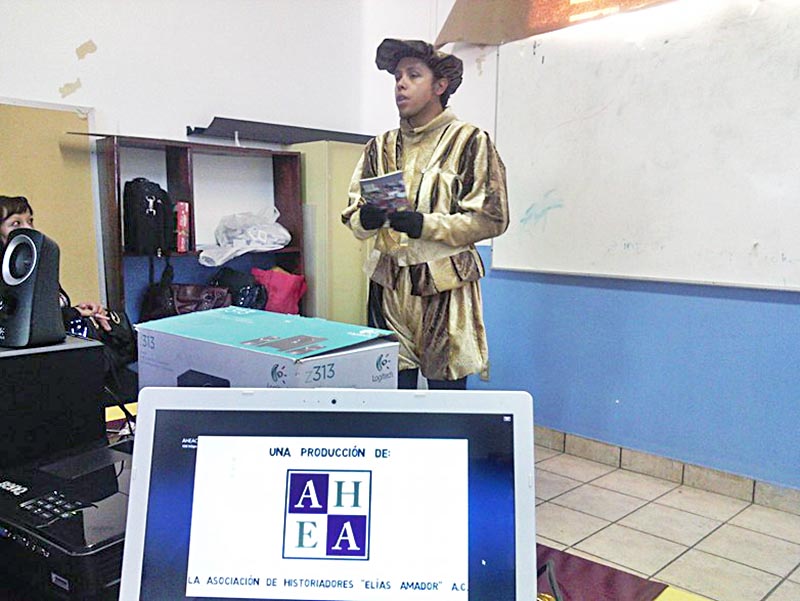 El Pregonero fue el encargado de contar la historia local a los niños asistentes ■ FOTO: CORTESÍA AHEA