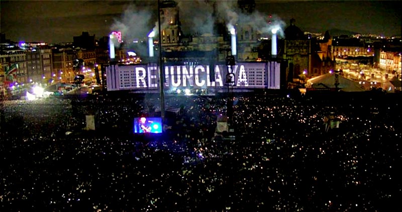 En el concierto ofrecido por Roger Waters en el Zócalo se escucharon los gritos de ¡Fuera, Peña!” y “¡Renuncia ya!” ■ foto: la jornada zacatecas