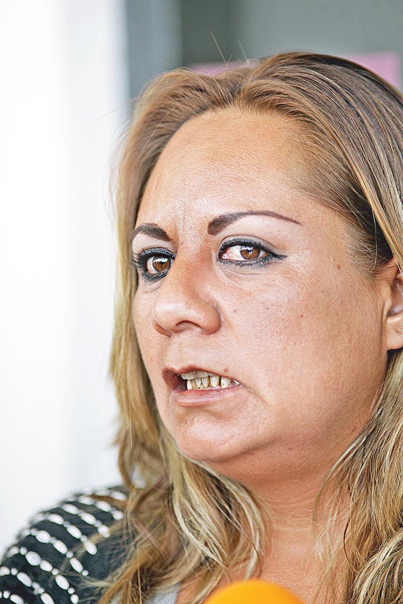 María Angélica Venegas Enríquez acusa que le impidieron trabajar por ser secretaria de Lorena Oropeza ■ foto: ernesto moreno