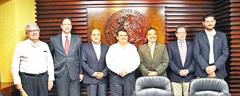 El secretario de Economía de Zacatecas se entrevistó con diputados locales y empresarios ■ FOTOS: LA JORNADA ZACATECAS