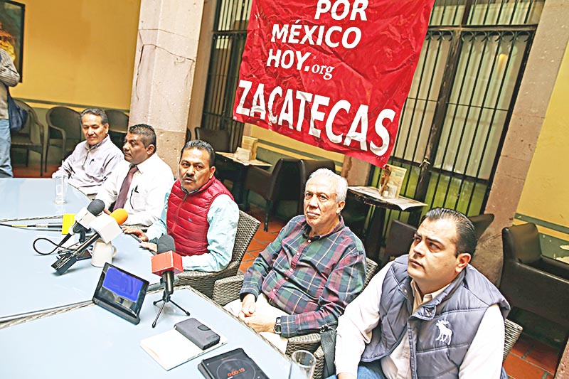 Integrantes de la organización Por México Hoy Capítulo Zacatecas expusieron sus conceptos en conferencia de prensa ■ FOTO: ANDRÉS SÁNCHEZ