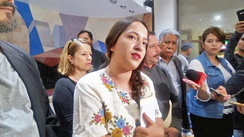 Emilia Pesci Martínez, en el vestíbulo de la Legislatura ■ FOTOS: ALMA RÍOS Y ANDRÉS SÁNCHEZ