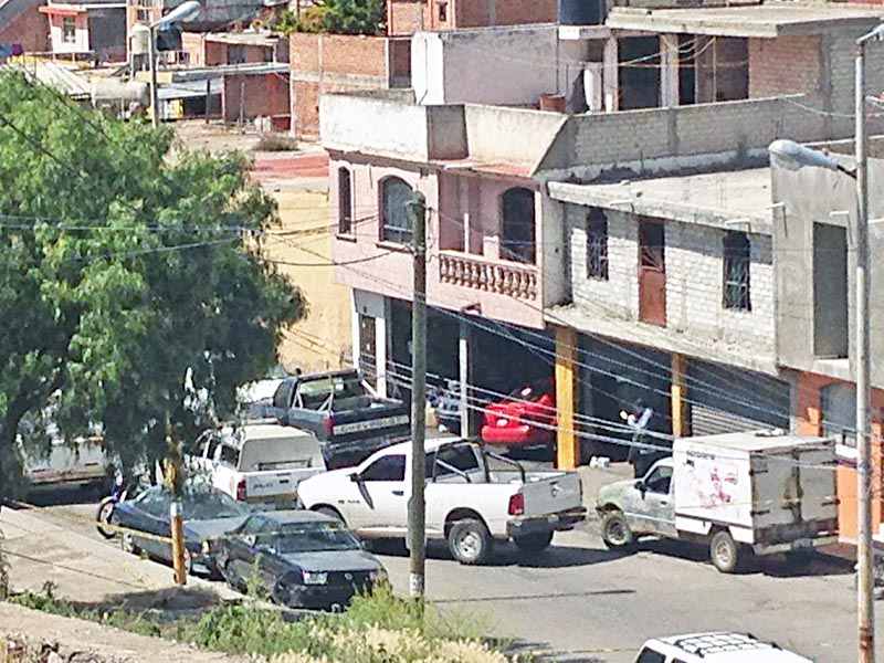 Agentes de diversas corporaciones acudieron al lugar de los hechos ■ FOTO: LA JORNADA ZACATECAS