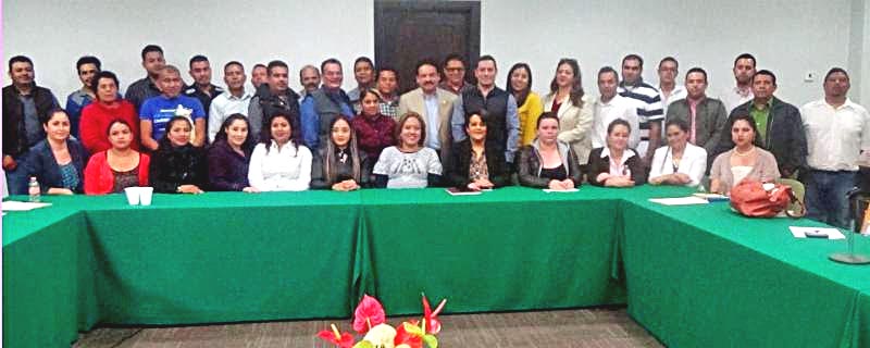 Autoridades de la Secretaría del Zacatecano Migrante se reunieron con enlaces municipales para capacitación en el programa ■ foto: la jornada zacatecas